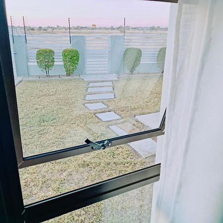 ホテル Northern Oasis Oshakati エクステリア 写真