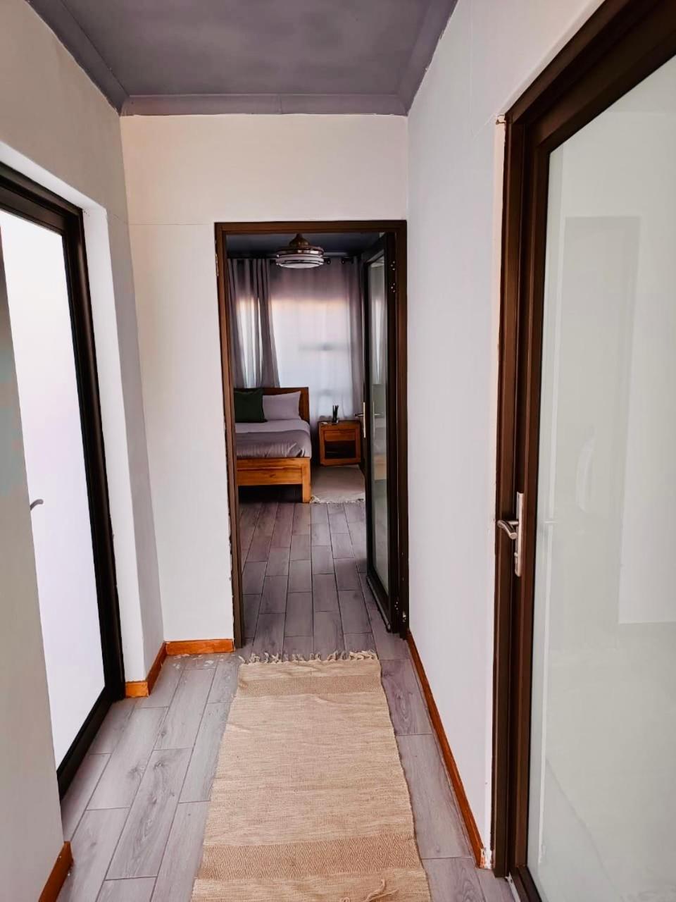 ホテル Northern Oasis Oshakati エクステリア 写真